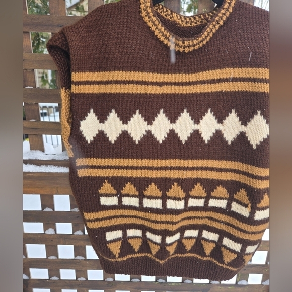 Vintage Hand Knit Vest - Picture 3 of 7